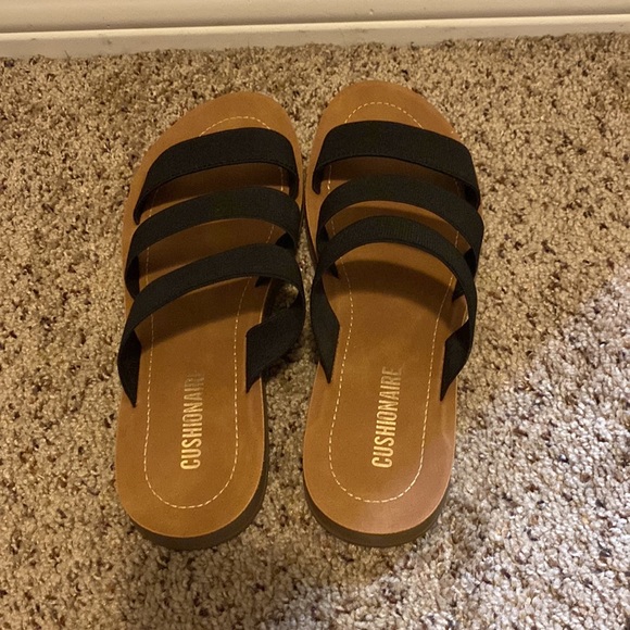 Cushionaire Sandals - Picture 2 of 3